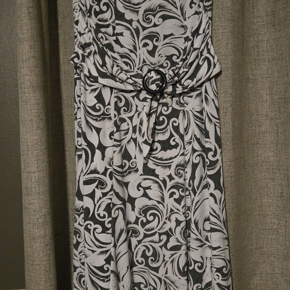 Dress - Picture 2 of 3